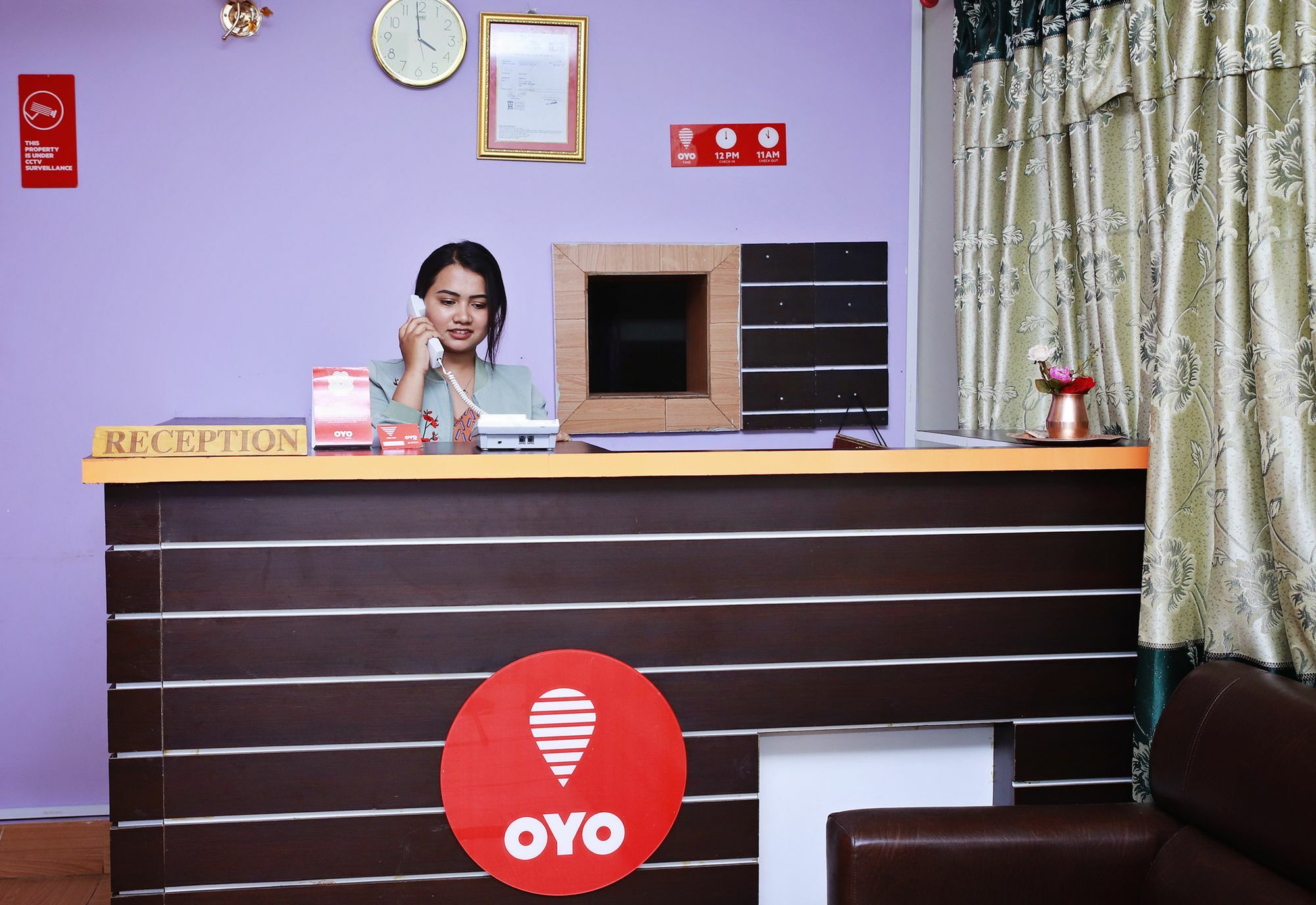 Oyo 575 Api Suites Pokhara Bagian luar foto