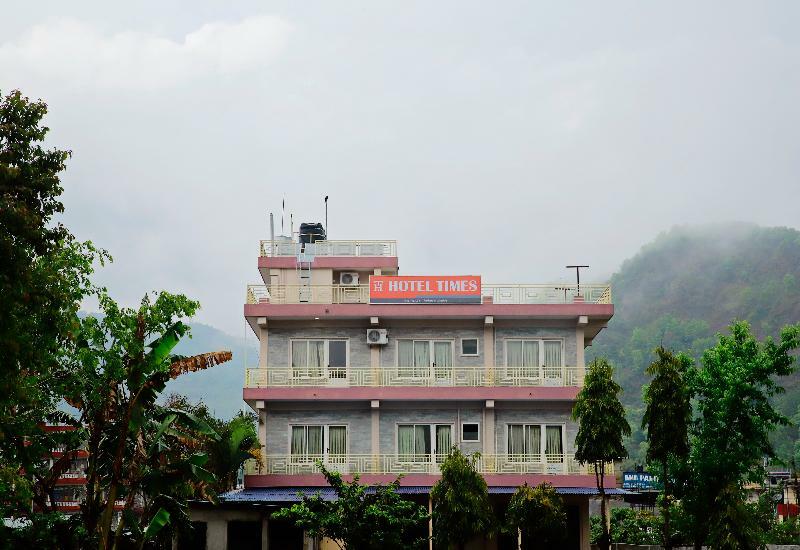 Oyo 575 Api Suites Pokhara Bagian luar foto