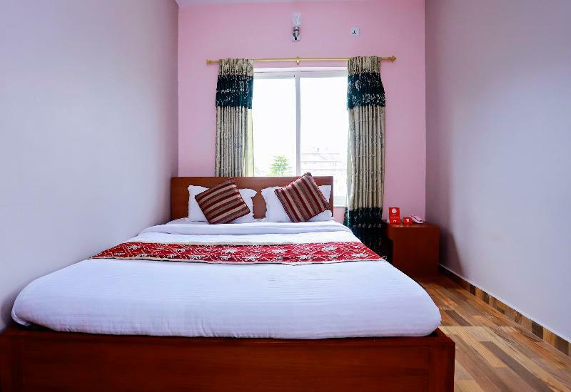 Oyo 575 Api Suites Pokhara Bagian luar foto