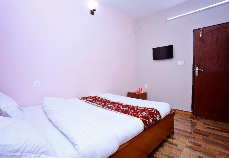 Oyo 575 Api Suites Pokhara Bagian luar foto