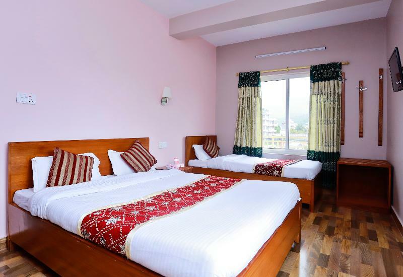 Oyo 575 Api Suites Pokhara Bagian luar foto