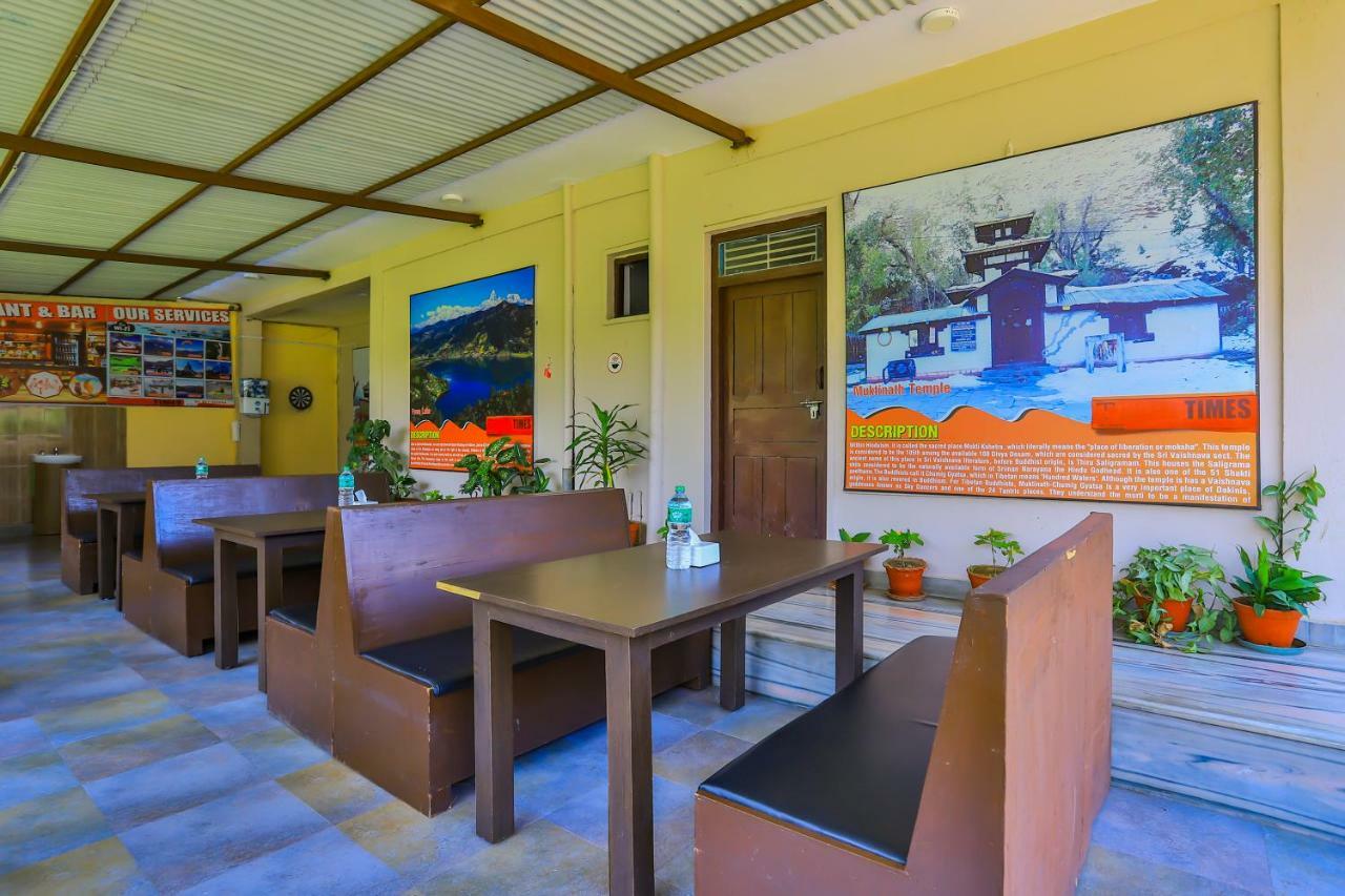 Oyo 575 Api Suites Pokhara Bagian luar foto