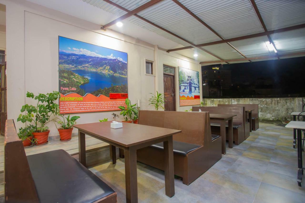Oyo 575 Api Suites Pokhara Bagian luar foto