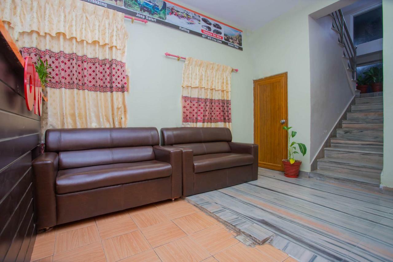 Oyo 575 Api Suites Pokhara Bagian luar foto