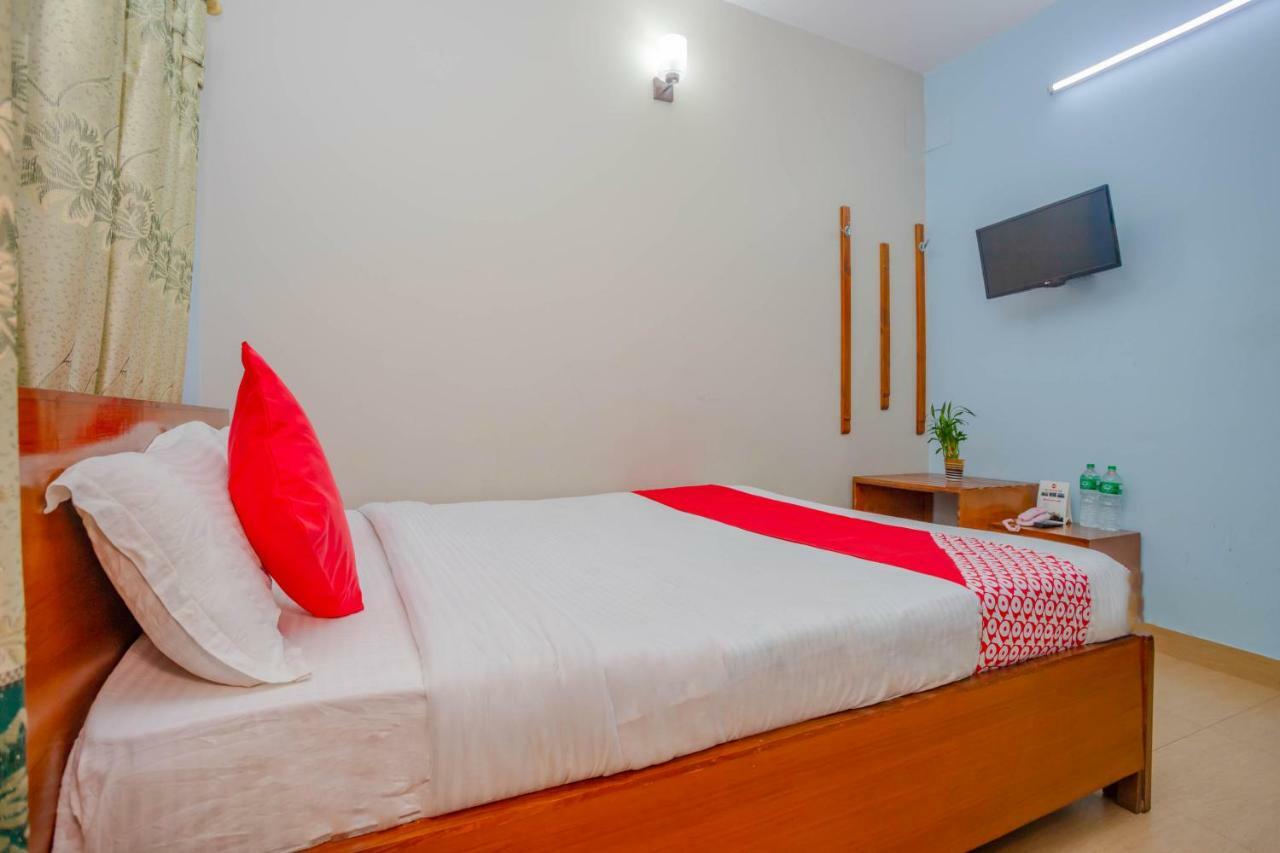 Oyo 575 Api Suites Pokhara Bagian luar foto