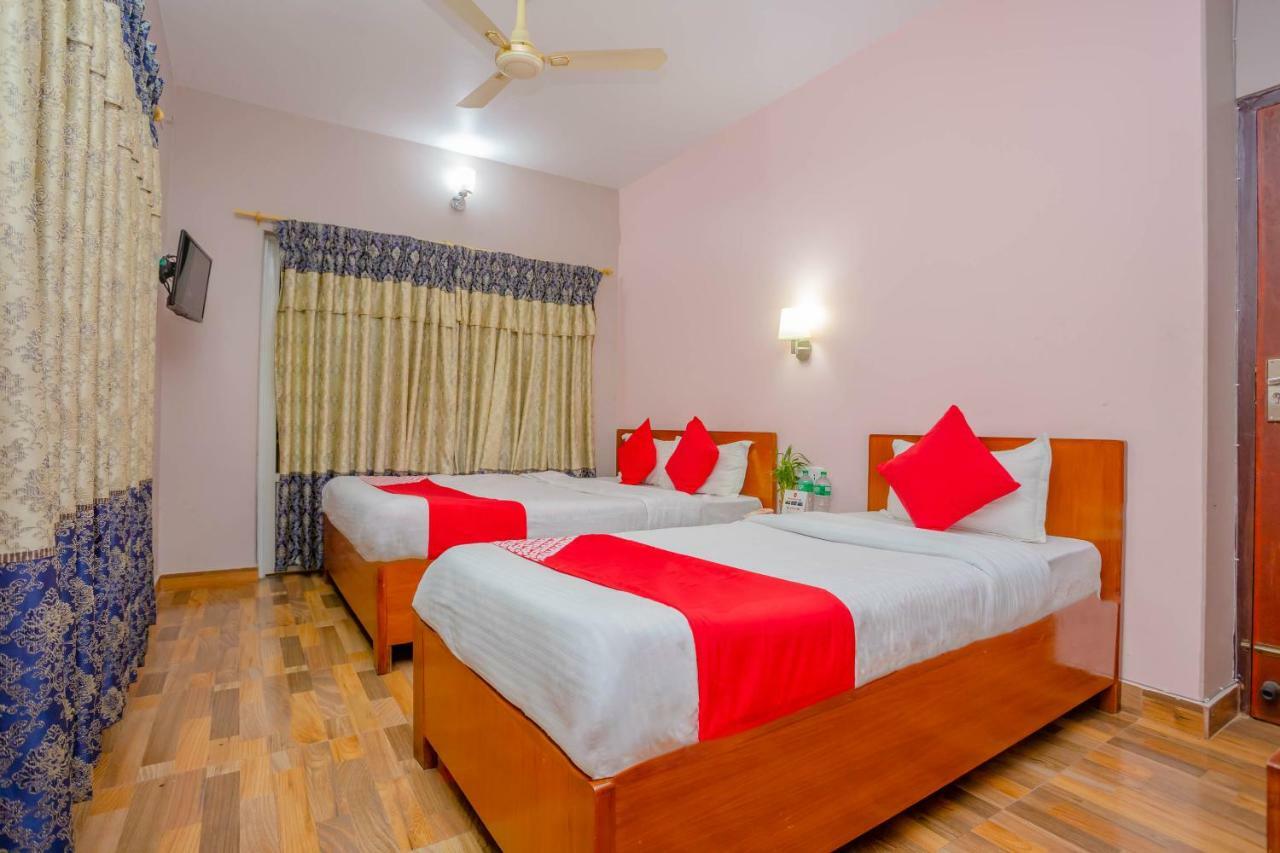 Oyo 575 Api Suites Pokhara Bagian luar foto