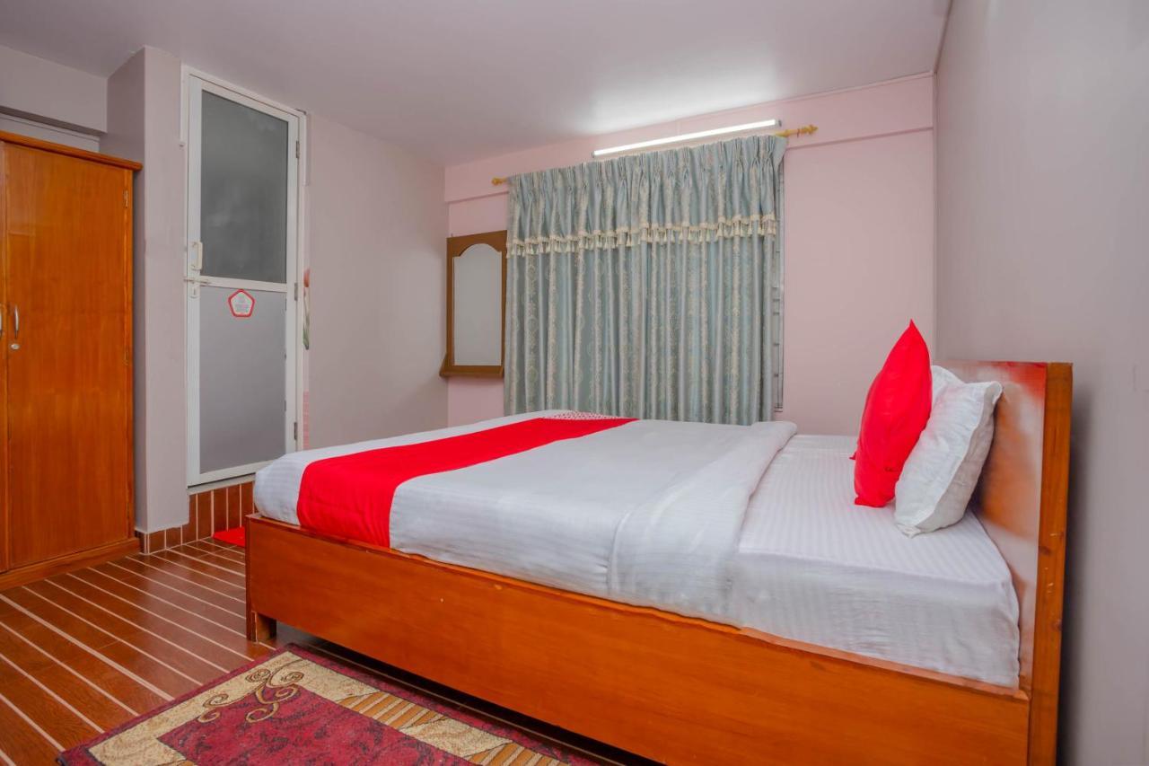 Oyo 575 Api Suites Pokhara Bagian luar foto