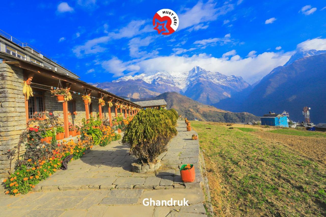 Oyo 575 Api Suites Pokhara Bagian luar foto