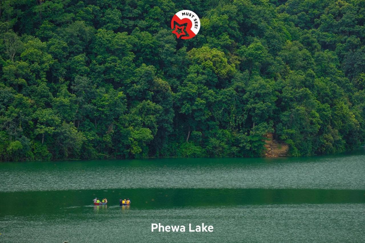 Oyo 575 Api Suites Pokhara Bagian luar foto