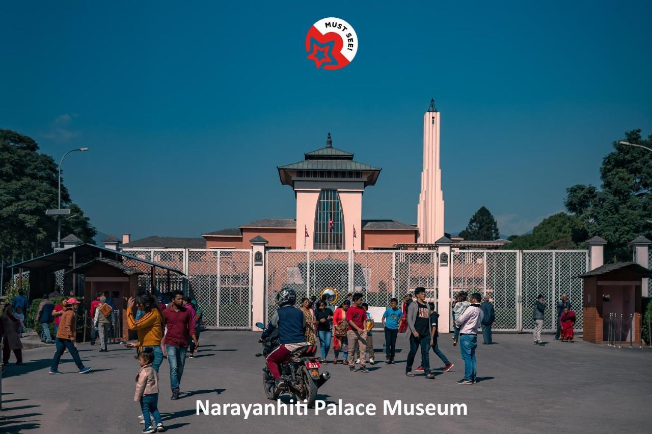 Oyo 575 Api Suites Pokhara Bagian luar foto