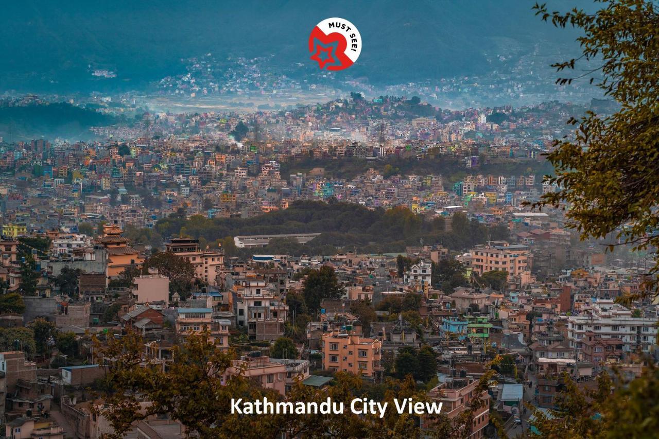 Oyo 575 Api Suites Pokhara Bagian luar foto